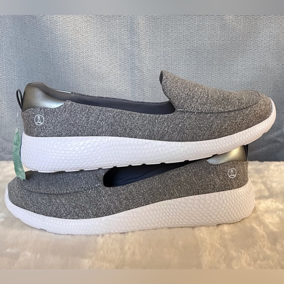 Lands’ End Gatas Ladies Gray Slip-on Walking Shoes - Picture 2 of 11